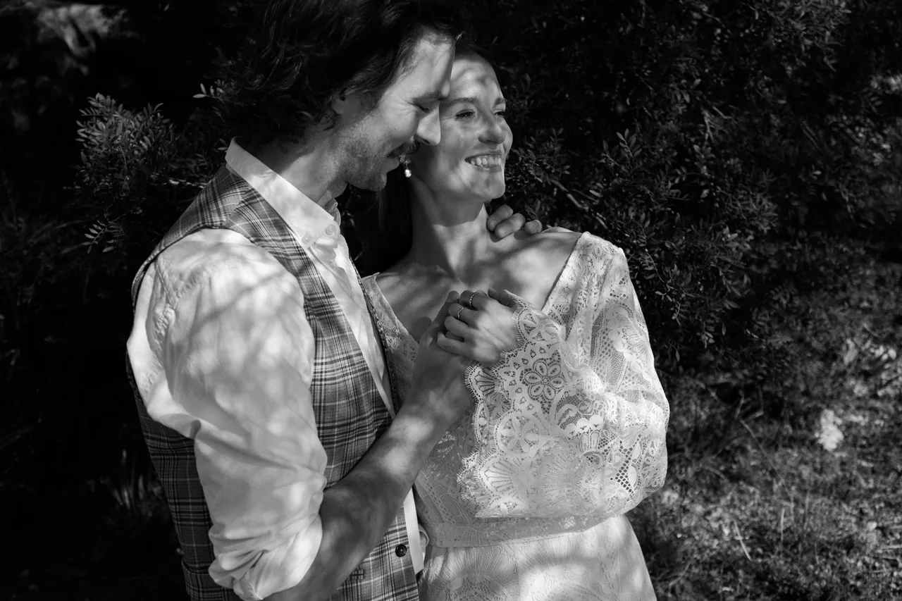 A couple embracing, photographed in black and white