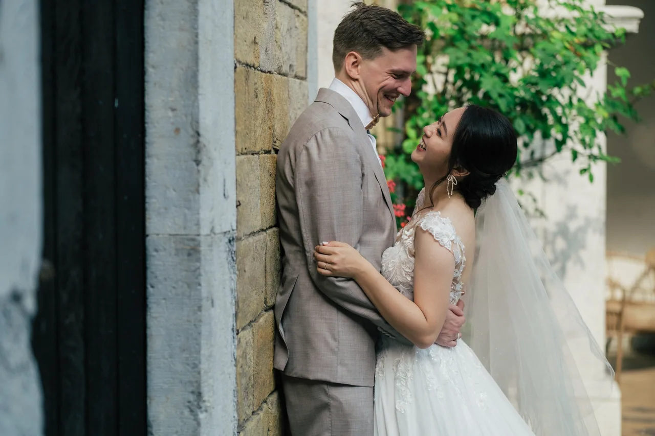 Ein Paar an seinem Hochzeitstag